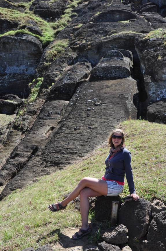 Moais ainda em processo de 'produção', nas pedreiras de Rano Raraku, em Rapa Nui (ou Ilha de Páscoa), território chileno no meio do Oceano Pacífico